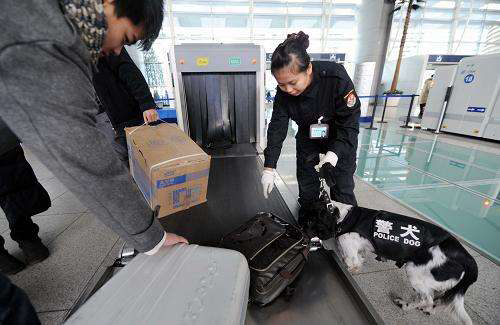 缤纷新年里的安检设备工作者换来万家灯火